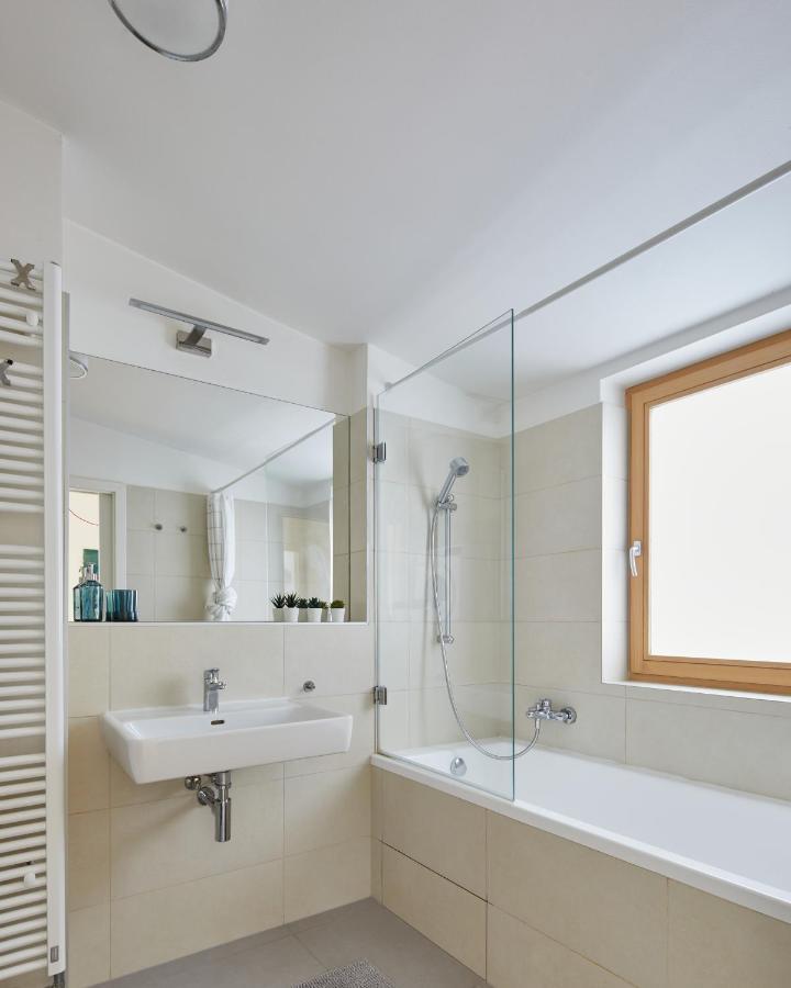 Apartamento Days - W 2bdr - 3 Balconies - Garage - Next To Park Praga